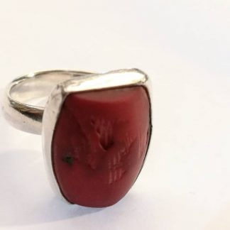 Anillo ajustable en plata con coral rojo